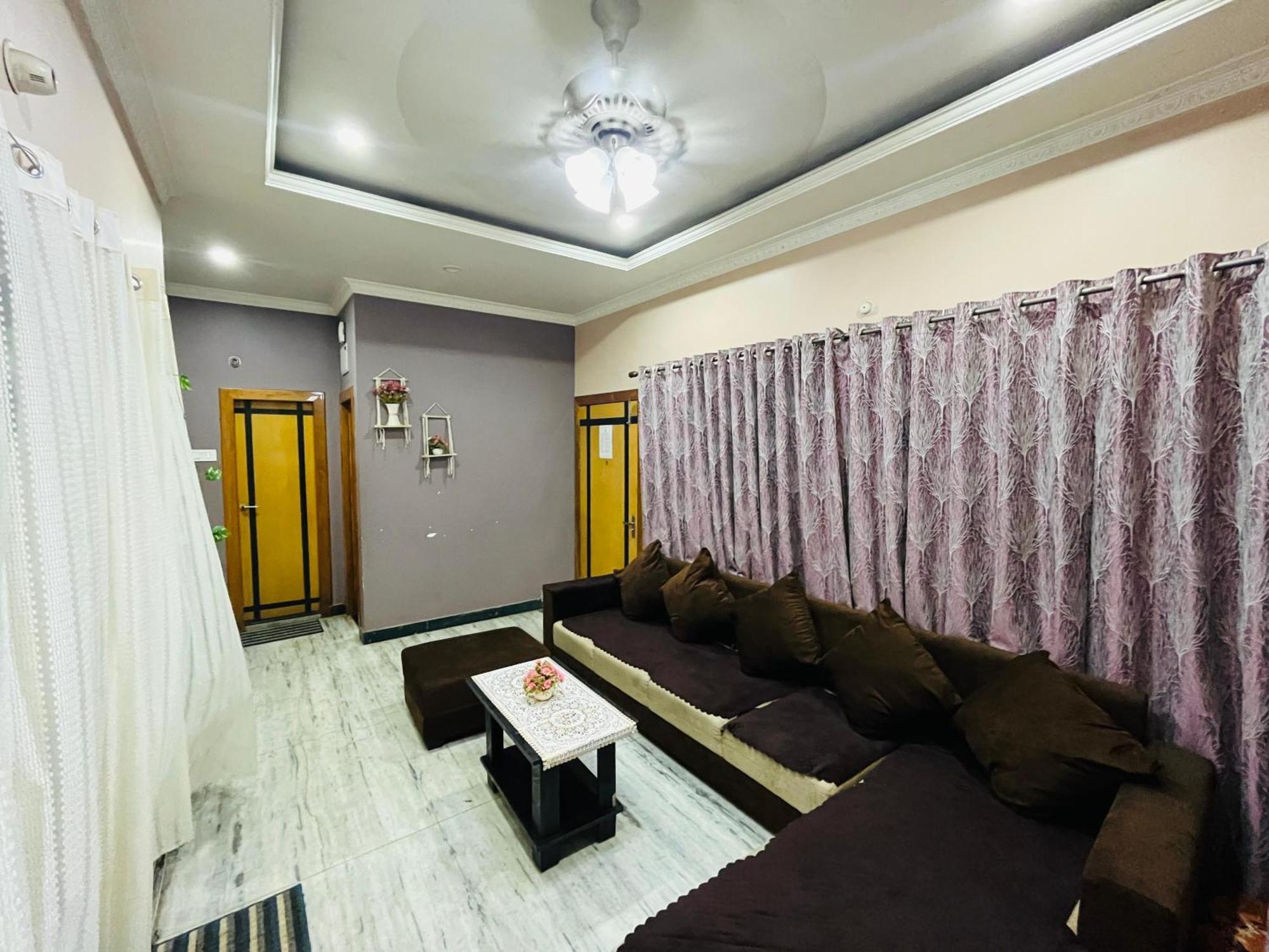 The Q3 Inn Guwahati Luaran gambar